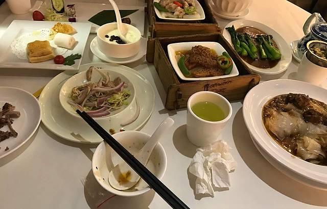 半岛名轩酒家(市长大厦店)