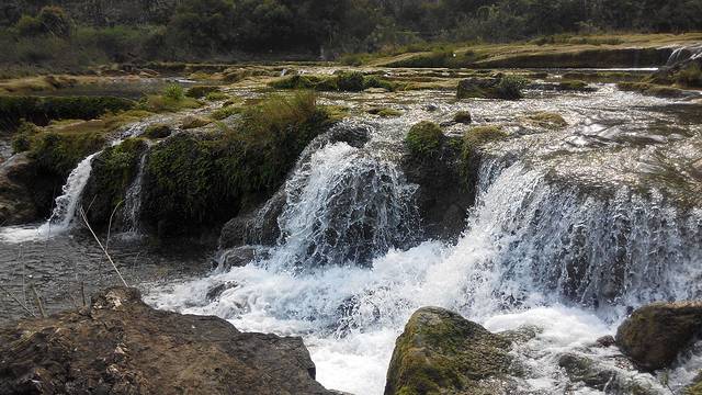 中渡镇响水瀑布