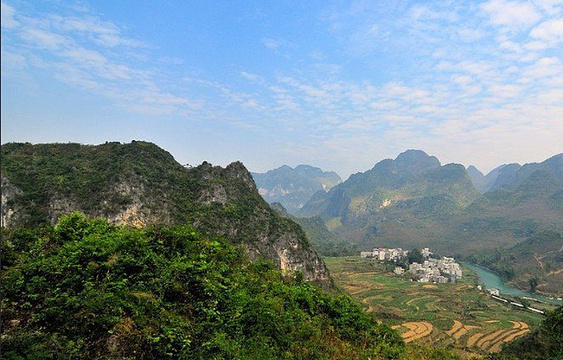 的驴友来过这里概述驴友点评(4)河池巴马弄友原始森林公园位于县北部