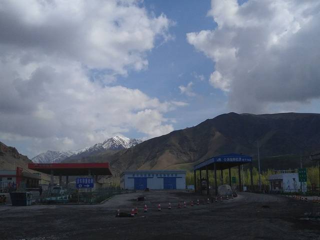 伊犁师范大学-图书馆