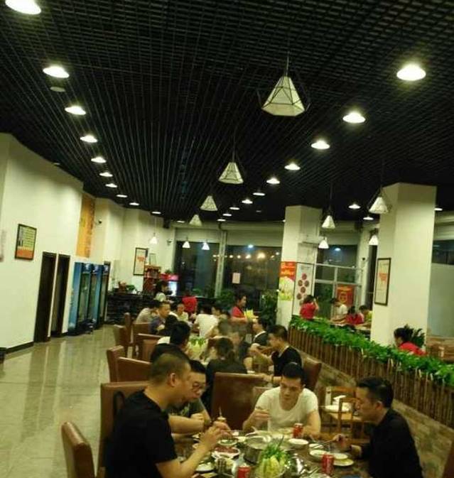 牛顶鲜鲜活牛肉城(诚丰瑞大厦店)