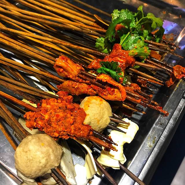 钢管厂五区小郡肝火锅串串香(华兴街店)