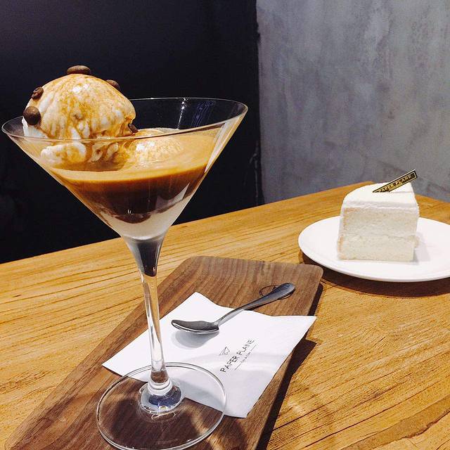 PAPER PLANE 纸飞机咖啡馆(东港店)