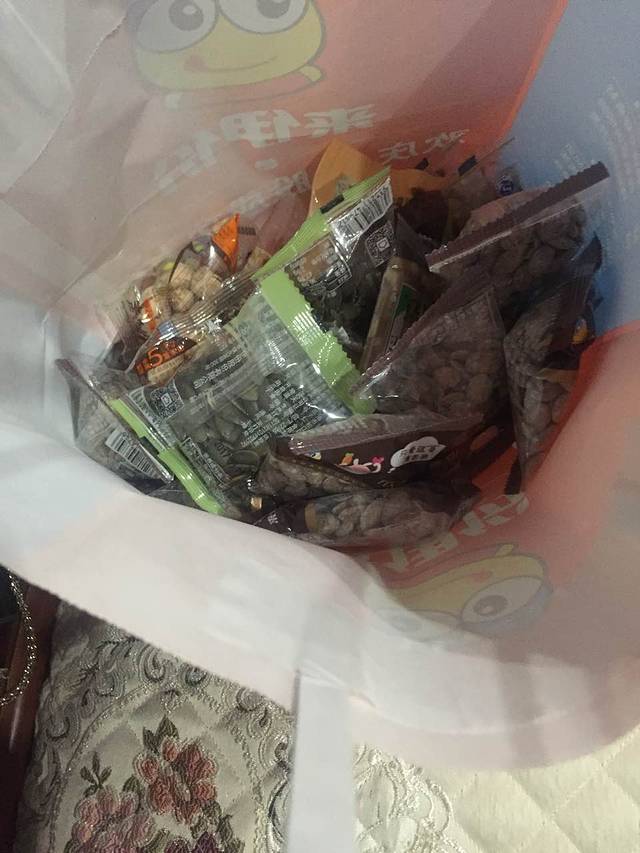 来伊份(华发路店)