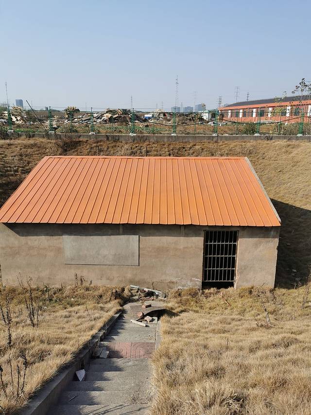 梁新渝宽侯萧暎墓石刻