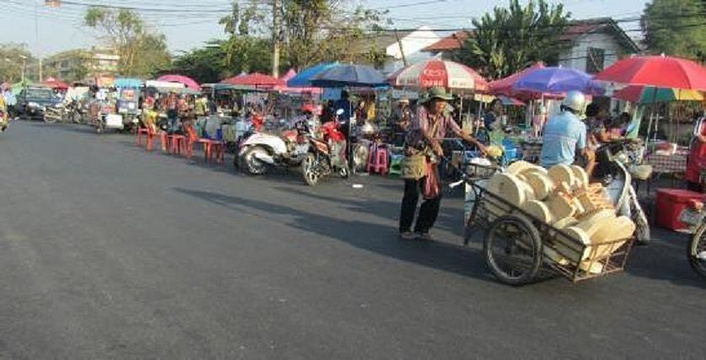 Chao Phrom Market旅游景点图片
