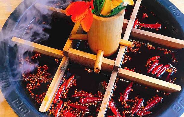 巴九门老火锅(解放碑地标店)