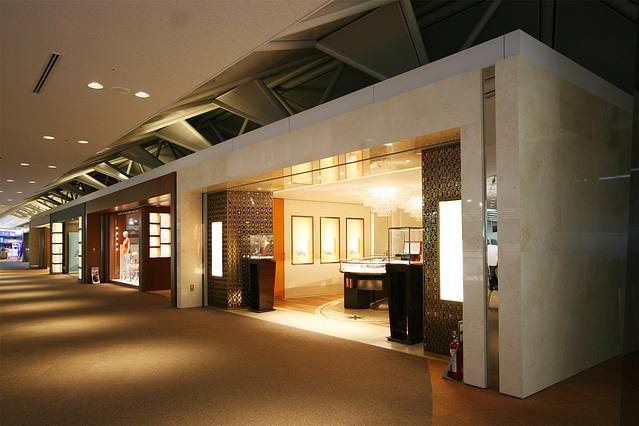 中部机场免税店（雅诗兰黛/碧倩/海蓝之谜专柜）