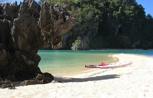 阁遥岛天堂划皮艇