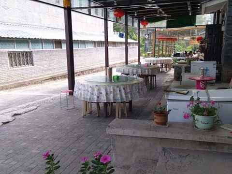 丽华民俗餐厅(沿河景观路店)旅游景点图片