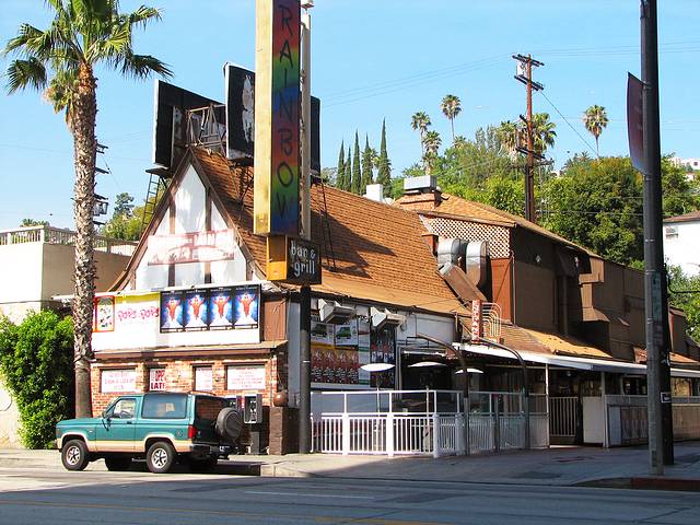 彩虹酒吧烧烤餐厅