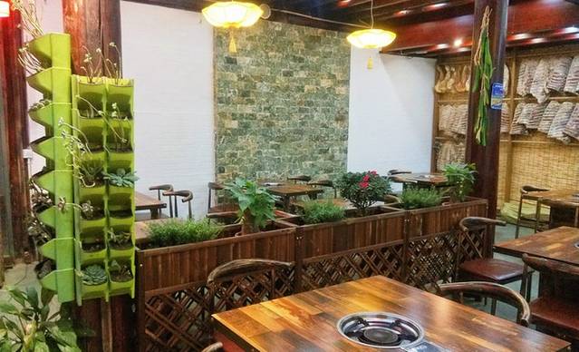 花姐野生菌腊排骨火塘花园餐厅