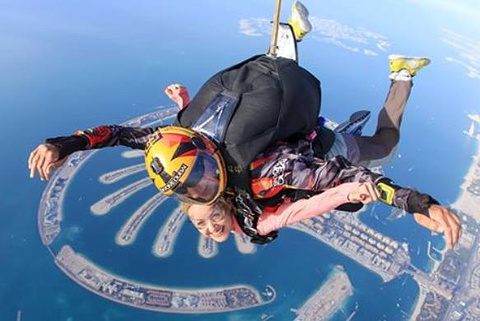 迪拜高空跳伞体验