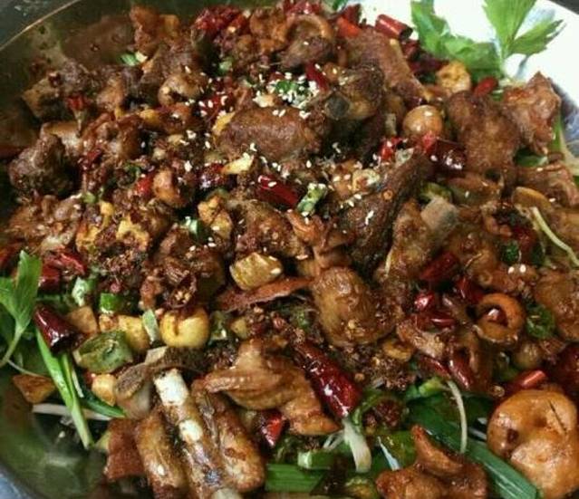 六月雪特色干锅(三台店)