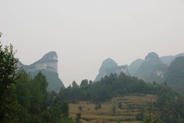 织金洞国家重点风景名胜区-一线三槽恐龙湖景区