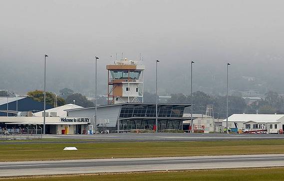 奥尔伯里机场