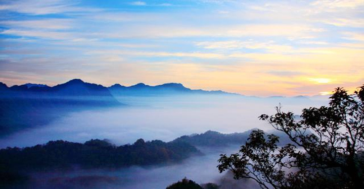 "光雾山景区幅员830平方公里，处于北纬32度神秘之线，横跨东洋界和古北界，十分罕见，也造就了独..._光雾山旅游景区"的评论图片