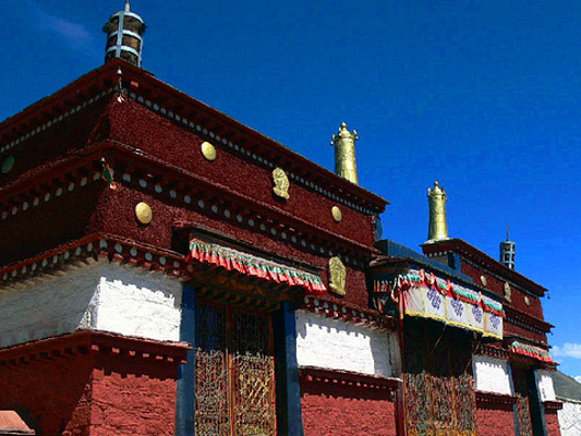 门票价格:70元 开放时间:9:00-16:00 地址:山南市乃东区贡布日山南麓