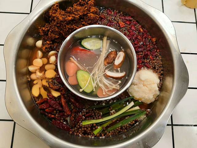 玉林青年火锅店