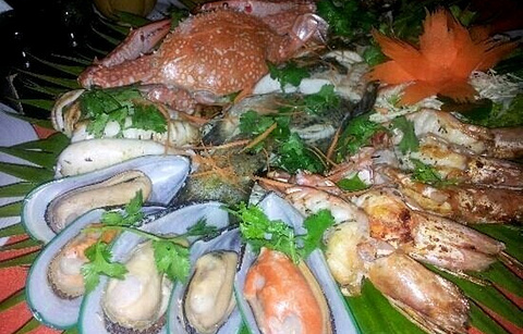 唐人街平价鱼翅海鲜燕窝餐厅的图片