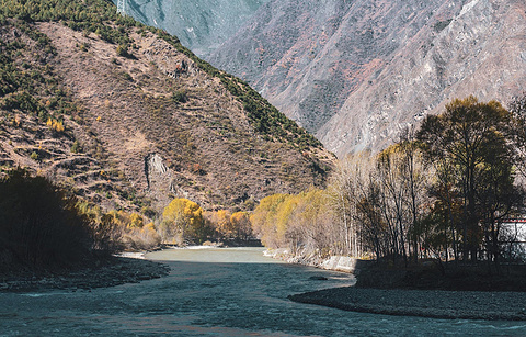 曲登沙寺的图片