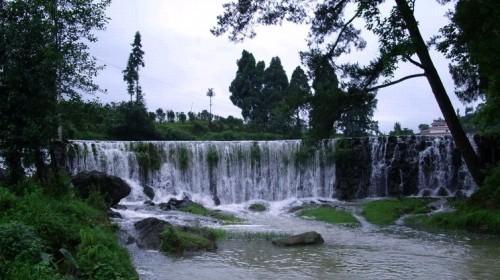 关田山古苗寨旅游风景区