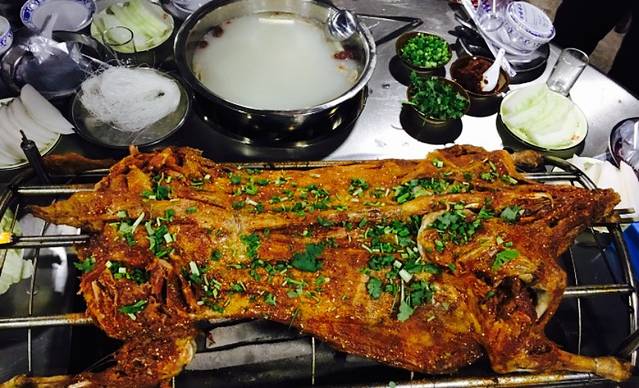 双碑食光里花园餐厅烤全羊