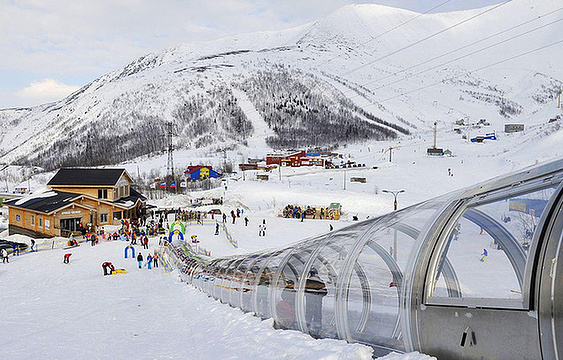 北极光滑雪场旅游景点图片