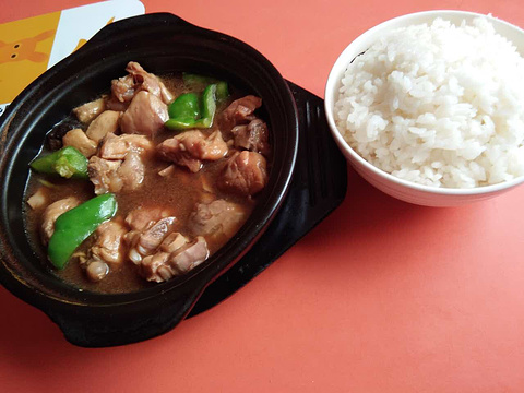 中雪黄焖鸡米饭的图片