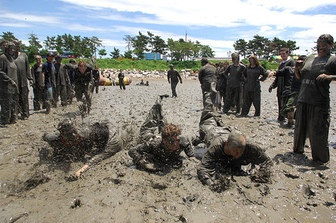 保宁泥浆节庆典活动的图片