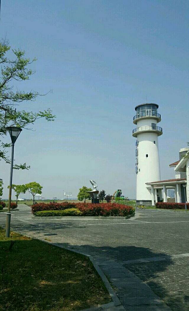 上海海事大学(临港校区)-灯塔