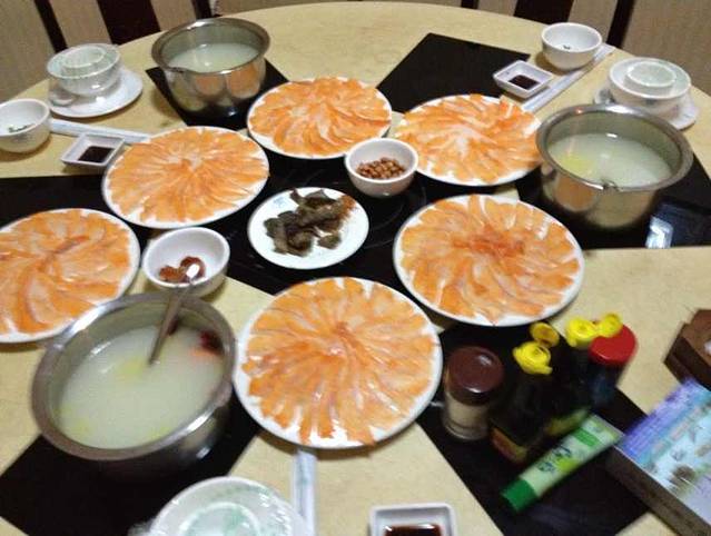 七彩之南虹鳟鱼庄