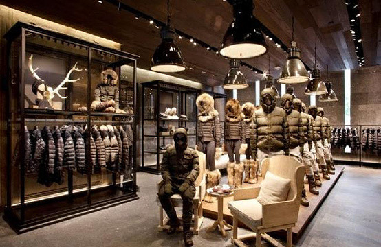 MONCLER(三里屯店)旅游景点图片