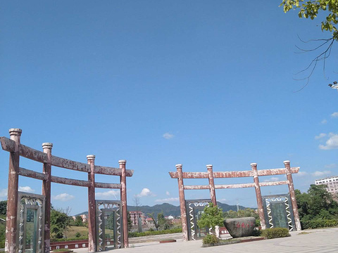 横峰红枫公园旅游景点图片