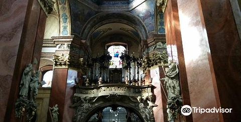 奥洛莫乌茨圣米歇尔教堂的图片