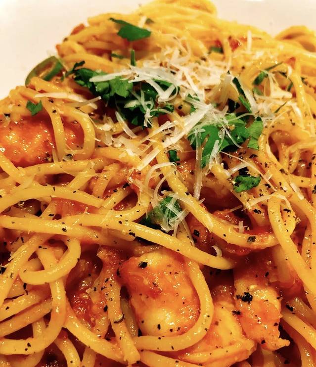 A Mano Restaurant & Bar