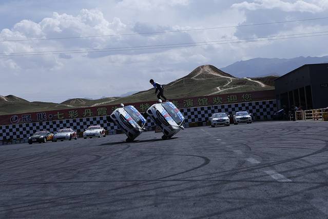 冠联七彩丹霞汽车特技表演馆