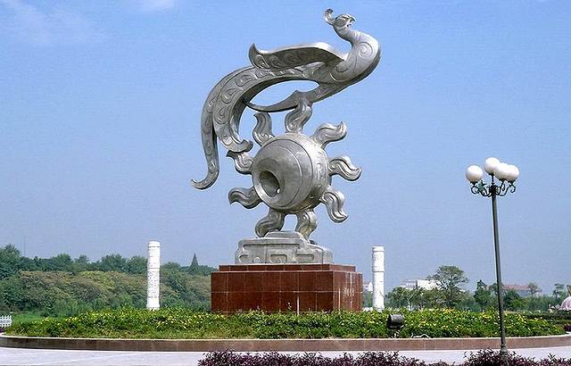 荆州城标金凤腾飞