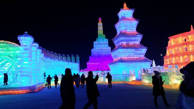 冰雪大世界雪屋自助火锅