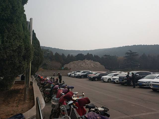 济南英雄山绿荫广场