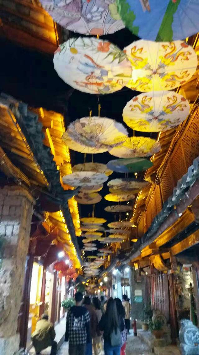 四方街美食广场(四方25号)