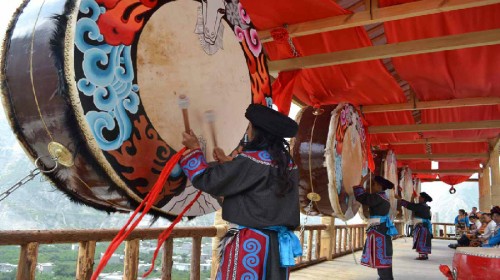 羌乡古寨牟托景区