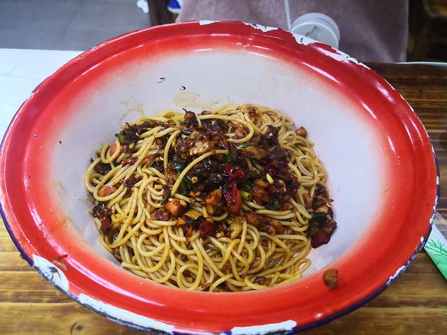 周真真南昌拌粉·瓦罐汤(广场东路店)