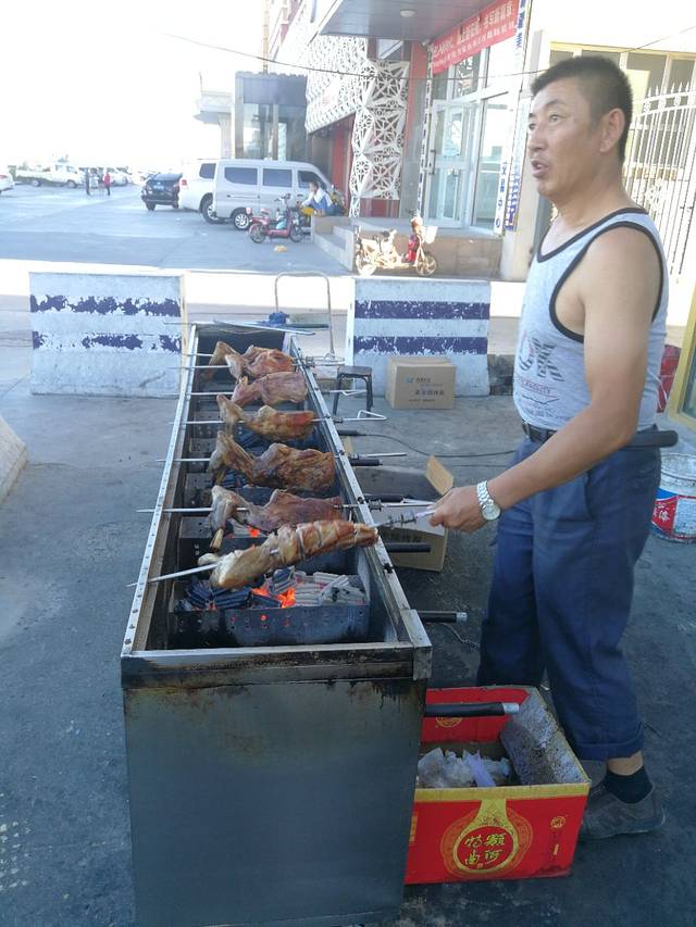 西域风情炭火烤羊腿