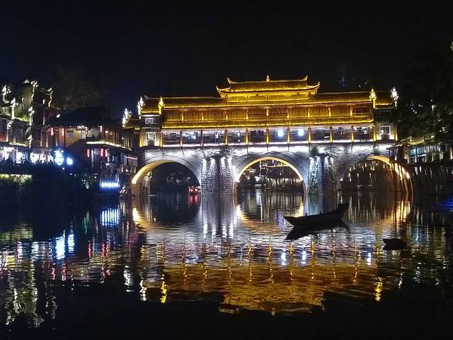 凤凰古城-雾桥