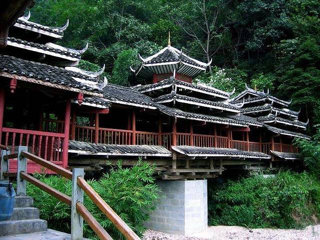 银水侗寨鱼餐馆