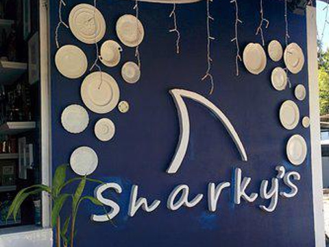 Sharkys Bar旅游景点图片