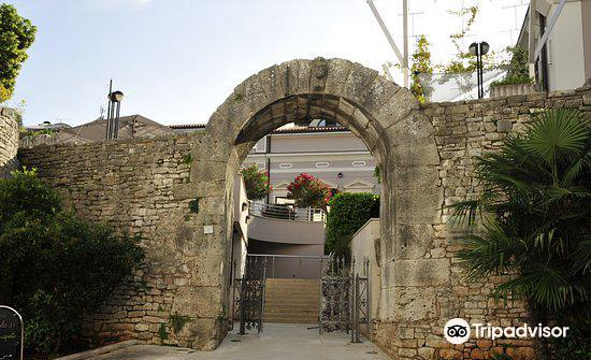 Gate of Hercules (Porta Herculanea)旅游景点图片