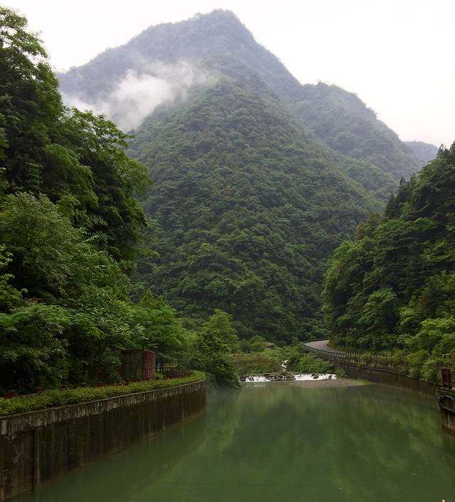 金佛山国家重点风景名胜区-碧潭幽谷