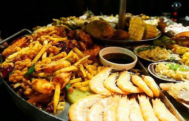 日进一片海·生腌熟醉·蒸蚝龙虾·烧烤刺身·宵夜精酿(三里屯总店)